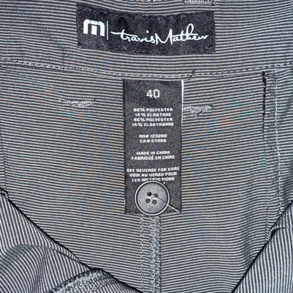 Travis Mathew Gray Pinstripe Performance Shorts Style #7670-00 Men’s Size 40